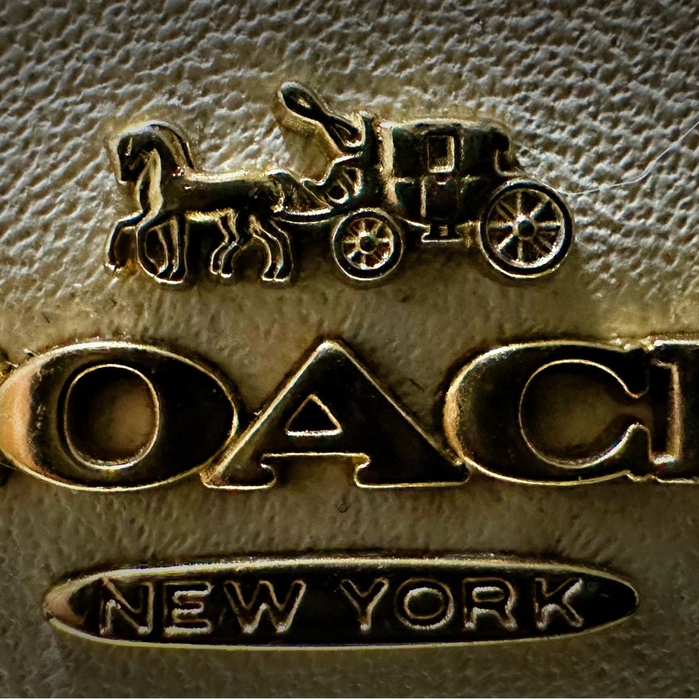 Coach Y2K small Crossbody purse white and light brown leather with Gold chain - Picture 8 of 16